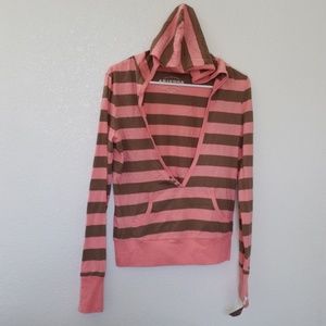 Hooded V-nevk henley